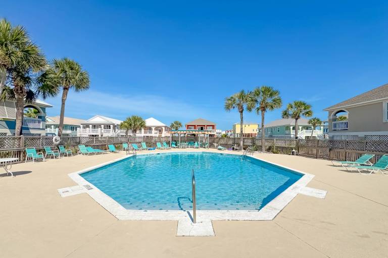 Vacation home with barbecue & pool | Beach view — photo 5