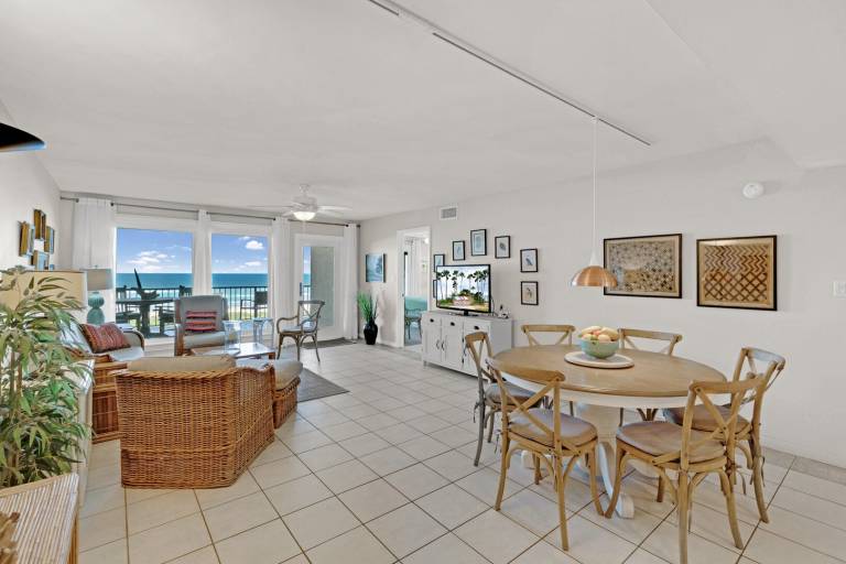 Condo with private pool — photo 2