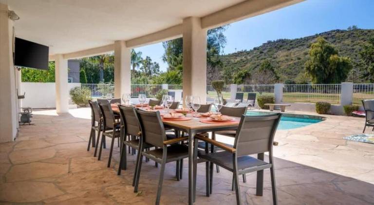 House with pool — photo 4