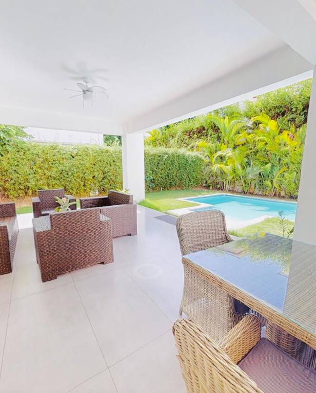 Villa with barbecue, yard & pool — photo 5