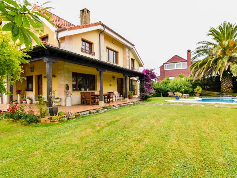 Villa with patio, BBQ & yard — photo 3