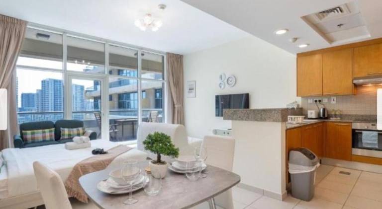 Rental apartment with pool & patio in Dubai