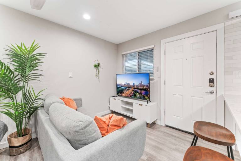 Prime West Downtown studio w washer&dryer