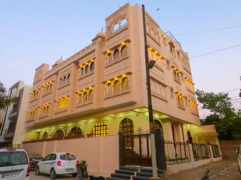 The Taj Vista Agra Walking distance to Taj Mahal