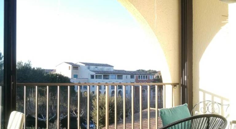 Apartment with pool & hot tub — photo 3
