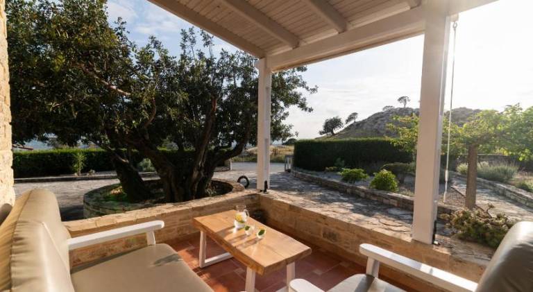 Villa with terrace, yard & barbeque — photo 5