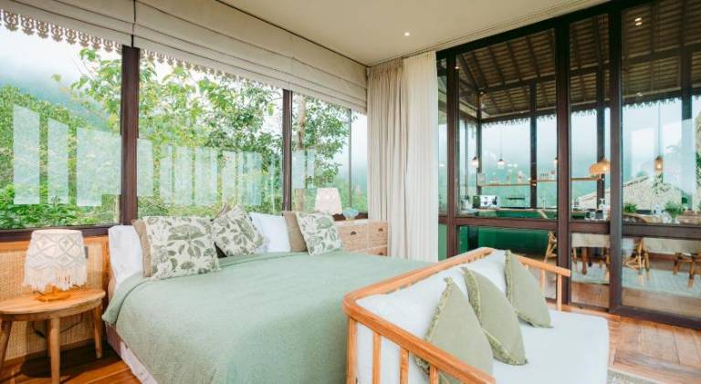 Villa with BBQ, hot tub & yard | Suitable for remote work | Pets allowed — photo 2