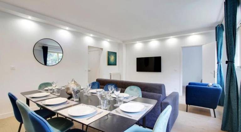 TROCADERO/ EIFFEL TOWER - 3 Bedrooms- All New! — photo 5