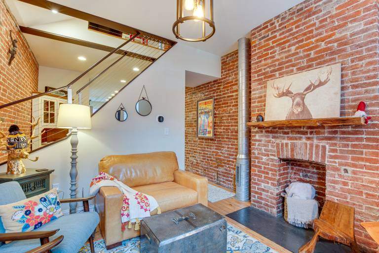 3 Mi to Dtwn Charming Row House in Pittsburgh