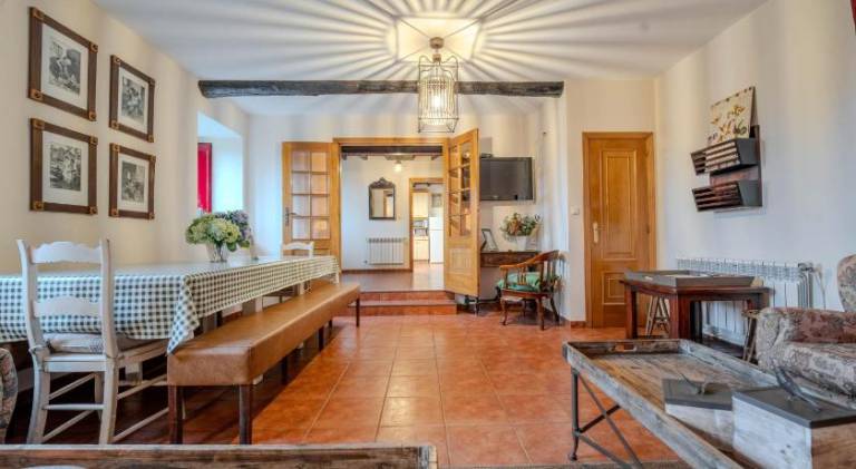 Ample house with terrace, pool & barbeque | Pets allowed — photo 3