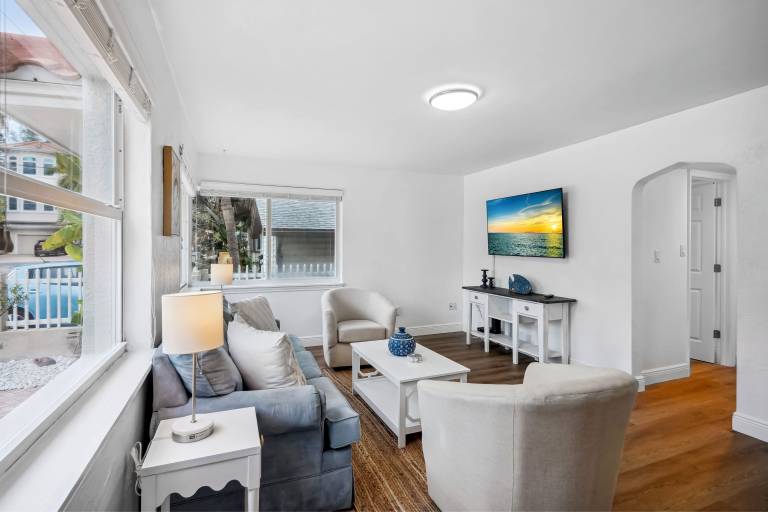 Beach Livin 1 - 1 Bedroom Downstairs — photo 4