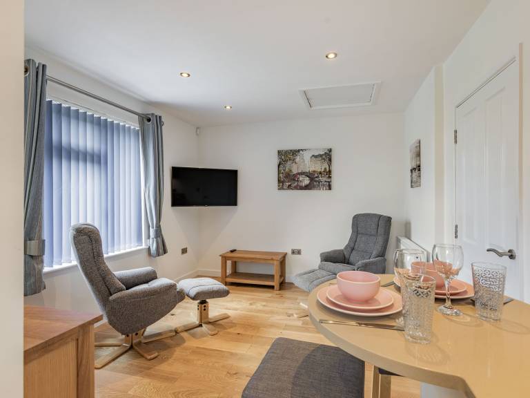 Children-friendly cottage with garden & terrace | River view | Pets allowed — photo 3