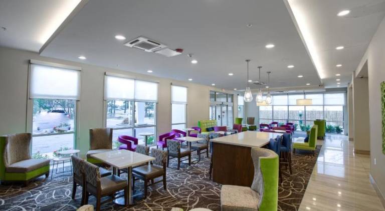 La Quinta Inn & Suites by Wyndham Mobile — photo 5