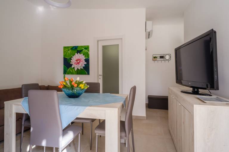 Vacation home with terrace, yard & BBQ | Garden view — photo 5