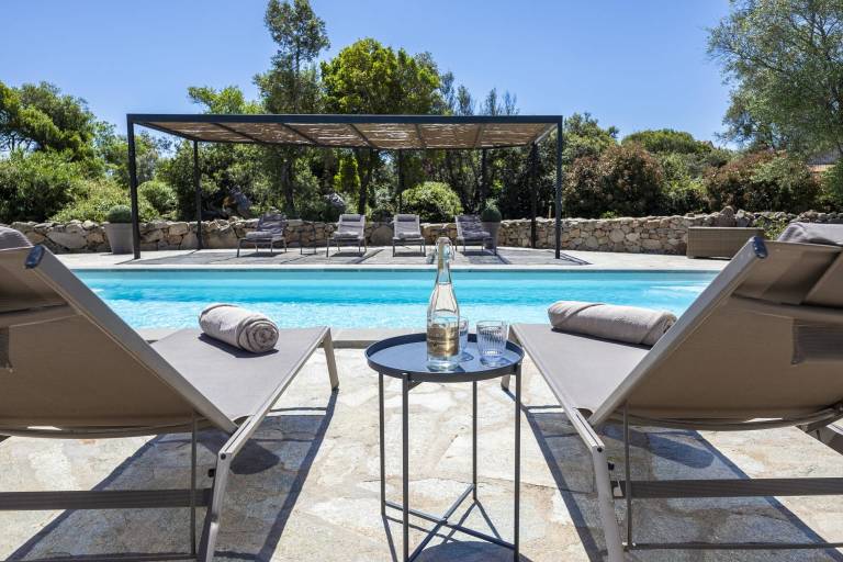 Villa with BBQ, terrace & private pool — photo 3