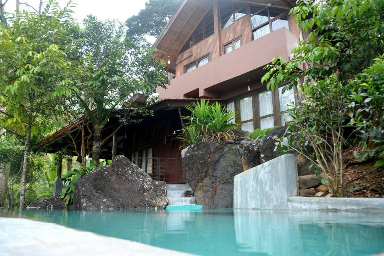 Villa with yard, patio & private pool | Good for workation | Pets are welcome in Kuruwita