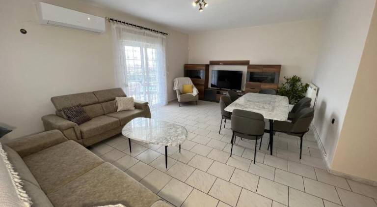 Holiday apartment with patio, yard & grill — photo 2