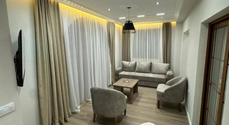 Pleasant serviced apartment with yard, terrace & pool | Pet-friendly — photo 5