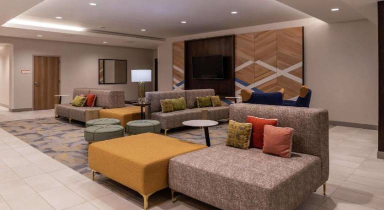Hilton Garden Inn Kansas City Airport — photo 3