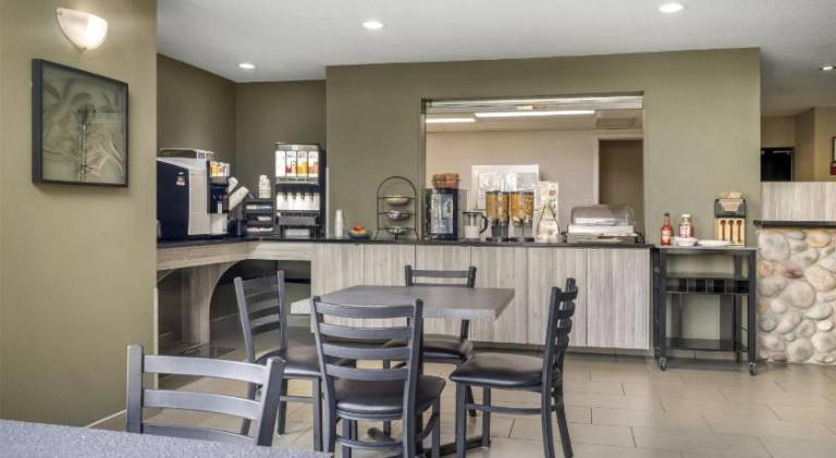 SureStay Plus by Best Western Lethbridge — photo 5