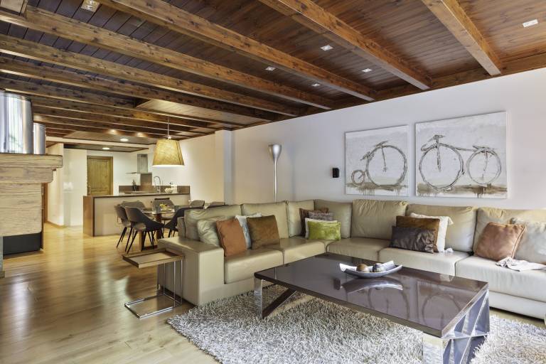 Child-friendly lovely rental apartment with yard & fast internet | Mountain view | Close to the ski | Pet-friendly — photo 3