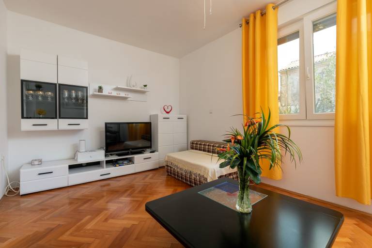 Family-friendly beautiful rental apartment with grill & garden | Dogs allowed — photo 2