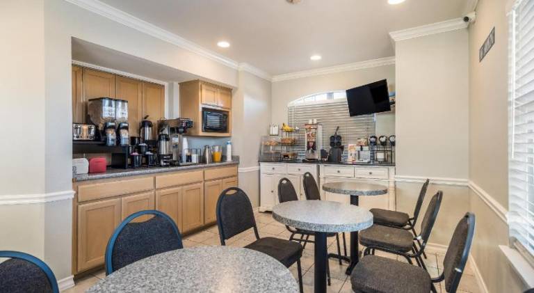 Americas Best Value Inn New Braunfels San Antonio — photo 3