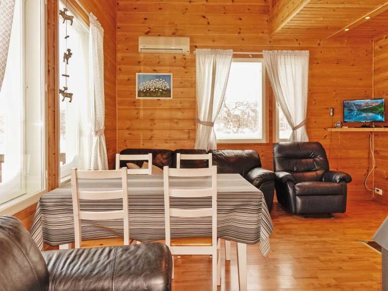 Pleasant vacation home with sauna | Pet-friendly — photo 4