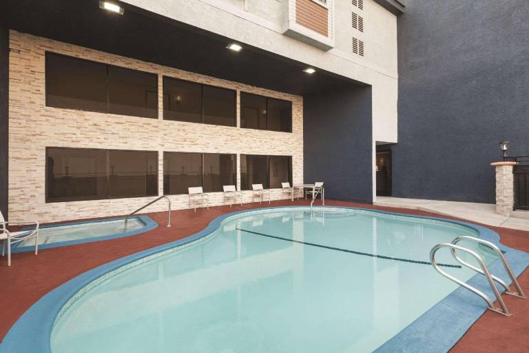 Country Inn & Suites by Radisson, Bakersfield, CA — photo 2