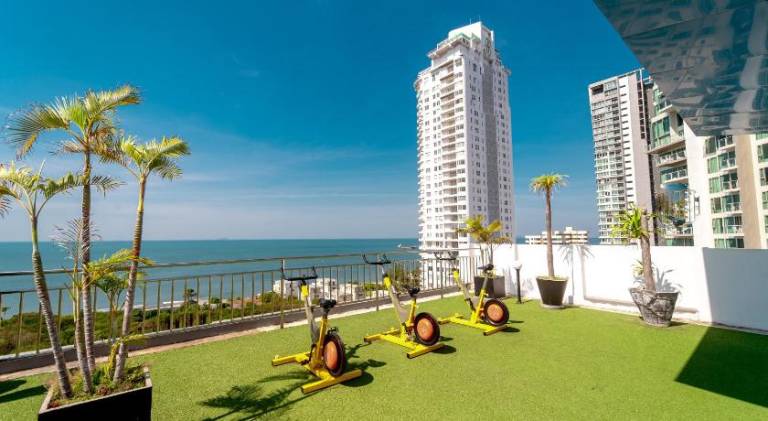 Large 2BR 2BA Condo by the Beach in Pattaya