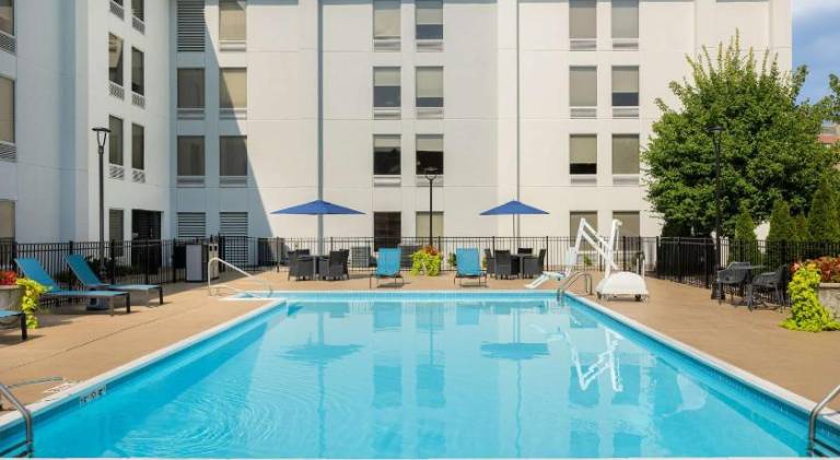 Hampton Inn Louisville-Airport (Fair & Expo Center) — photo 2