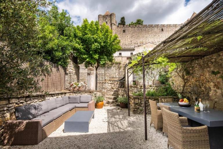 Villa with private pool, barbecue & patio | Pool view — photo 2
