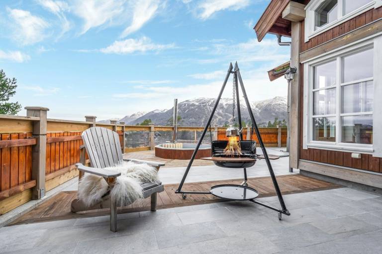Family-friendly ample vacation home with BBQ, yard & terrace | Pets allowed — photo 3