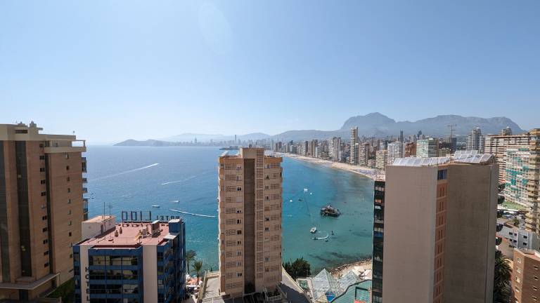 Apartment with yard, terrace & pool | Sea view in Benidorm