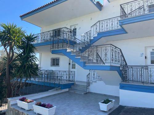 Holiday apartment with patio, barbeque & yard in Nafplio