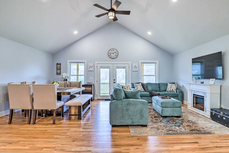 Waynesville Smart Cabin w/ Hot Tub & Views! — photo 3