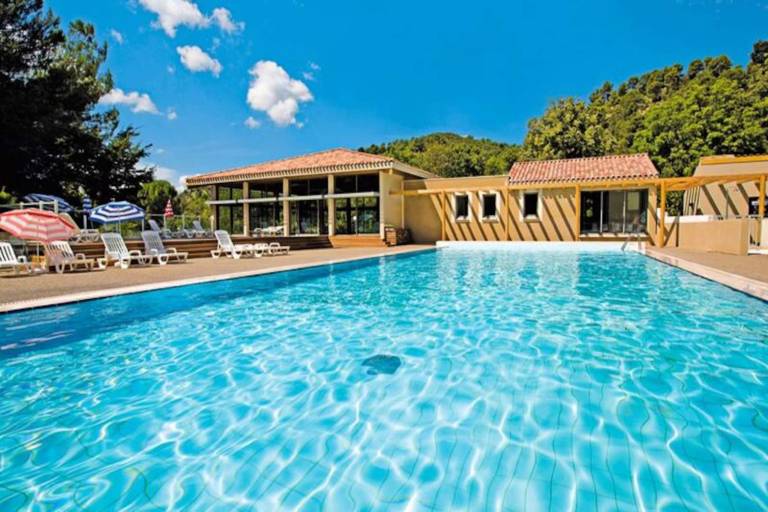 Apartment with pool, sauna & yard — photo 3