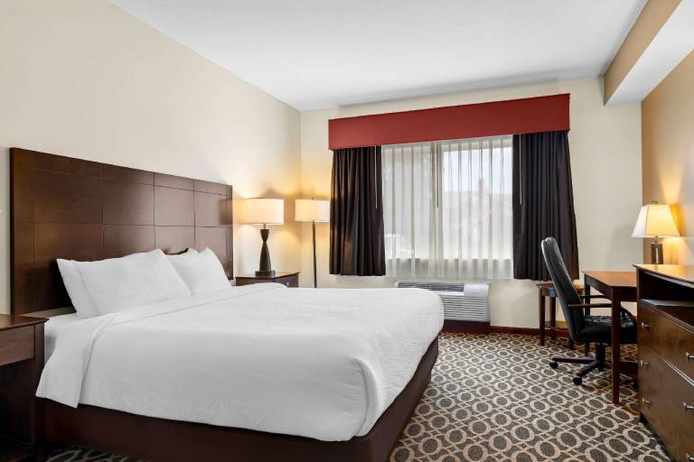 Best Western Paradise Inn in Champaign, IL