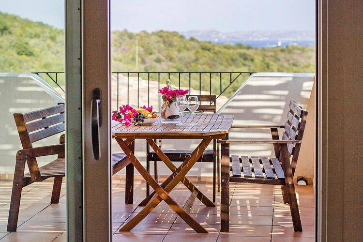 Child-friendly wonderful apartment with patio, yard & pool | Beach nearby | Pets allowed — photo 4