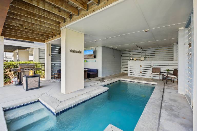 Pet Friendly Private Pool Walk to Beach Lagoon Views — photo 5