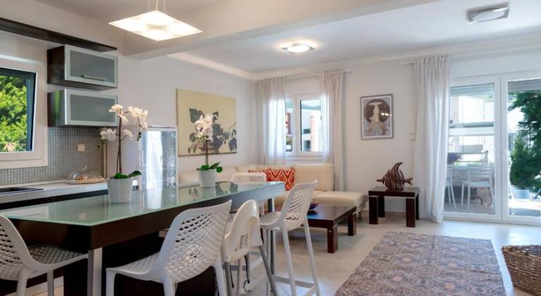 Fully equipped villa with grill, patio & yard | Close to the beach | Suitable for remote work | Pet-friendly — photo 4