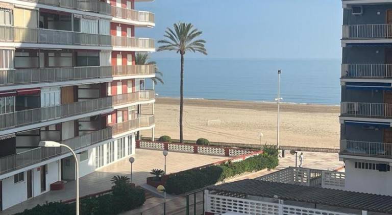 Apartment with 2 rooms for 5 persons in València