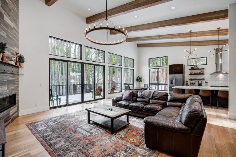 Breck Mountain Modern Hot Tub 2 Kings Pets EV Charger Sleeps 10 in Breckenridge, CO