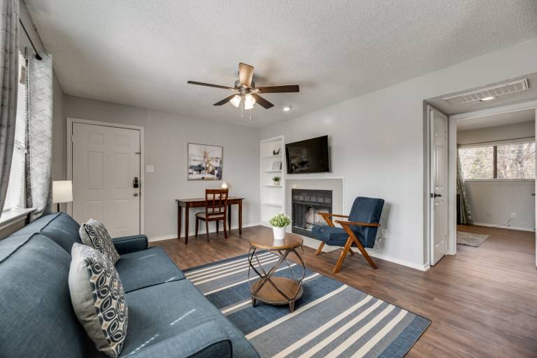 Family-friendly charming condo with yard & pool | Pet-friendly in Irving, TX