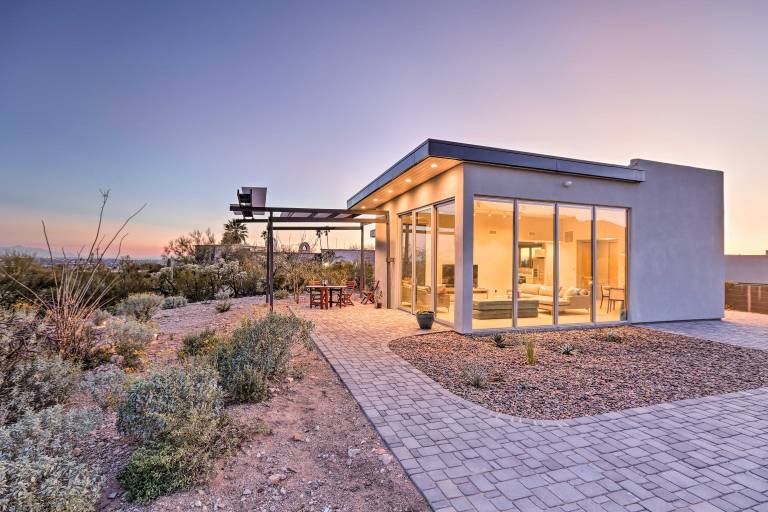 Modern Desert Dwelling w Panoramic Views