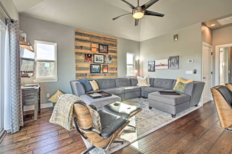 Peaceful Hill Country Hideaway w/ Pond Views — photo 4