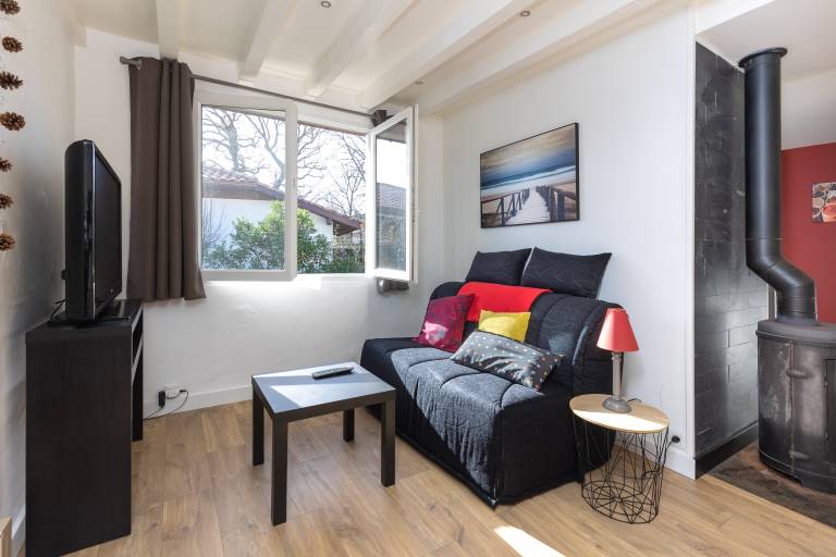 Fully equipped vacation home with grill, garden & patio | Garden view | Suitable for remote work | Pets allowed — photo 5