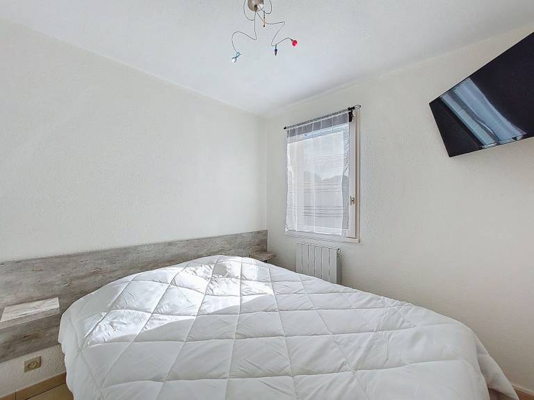 Apartment with garden & terrace — photo 2