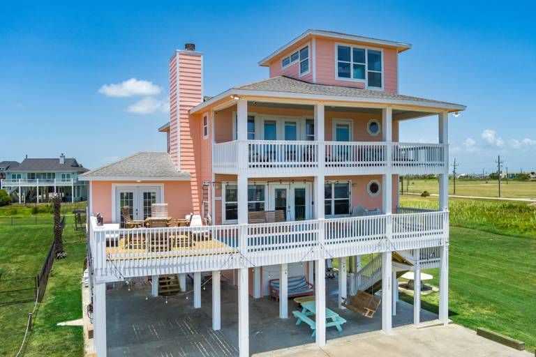 House with barbeque | Beach view | Dogs allowed in Bolivar, TX
