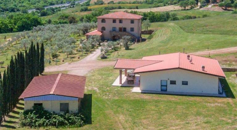 Family-oriented farm with patio, BBQ & yard | Pets are welcome in Civitella Paganico